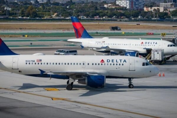 Delta Flight DL275 Diverted LAX