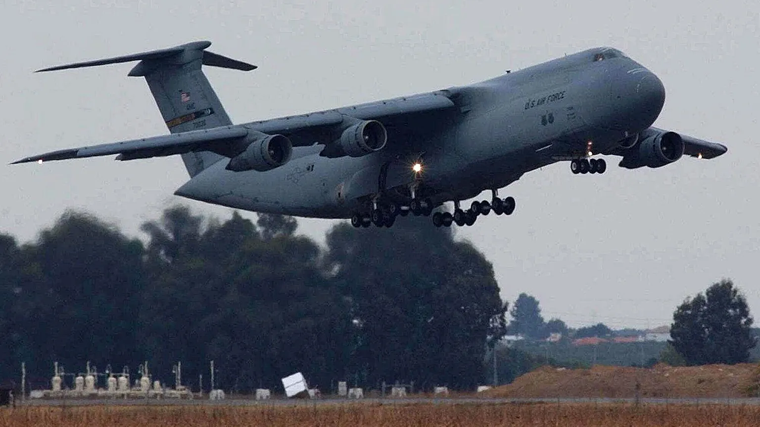 Spain closes airspace to US aircraft